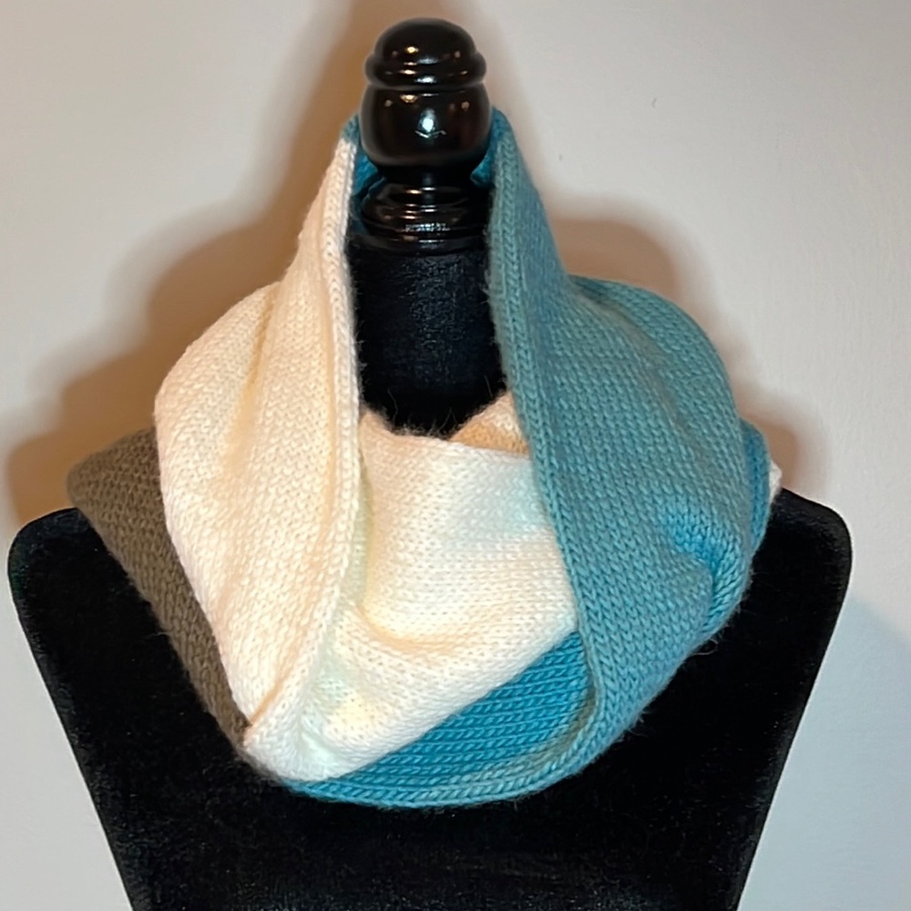 Coldwater Creek Infinity Scarf, like new, cozy, thick